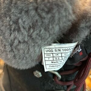 UGG ADIRONDACK BLACK/DARK GRAY BOOTS - WOMEN’S